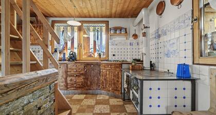 Chalet 'Baita Mas Sternai Nel Parco' with Mountain View, Private Garden, and Wi-Fi