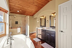 Shower, hair dryer, towels, soap - 5BR with Amazing Long Range Views + Hot Tub! (Beech Mountain)