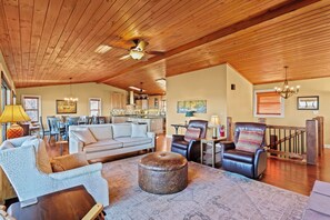 TV, fireplace, table tennis - 5BR with Amazing Long Range Views + Hot Tub! (Beech Mountain)