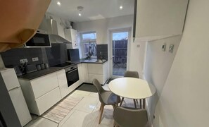 Private kitchen - Greenwich Oasis Near o2 arena with Spacious Charm (Greenwich)