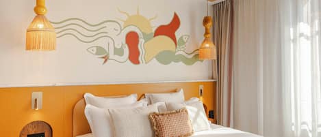 The Signature | In-room safe, blackout curtains, soundproofing, free WiFi