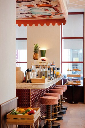 Petit déjeuner buffet servi tous les jours en supplément