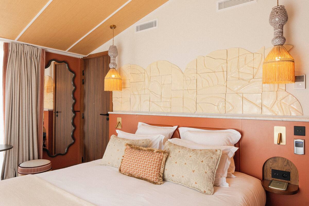 The Signature Privilege | In-room safe, blackout drapes, soundproofing, WiFi (free)