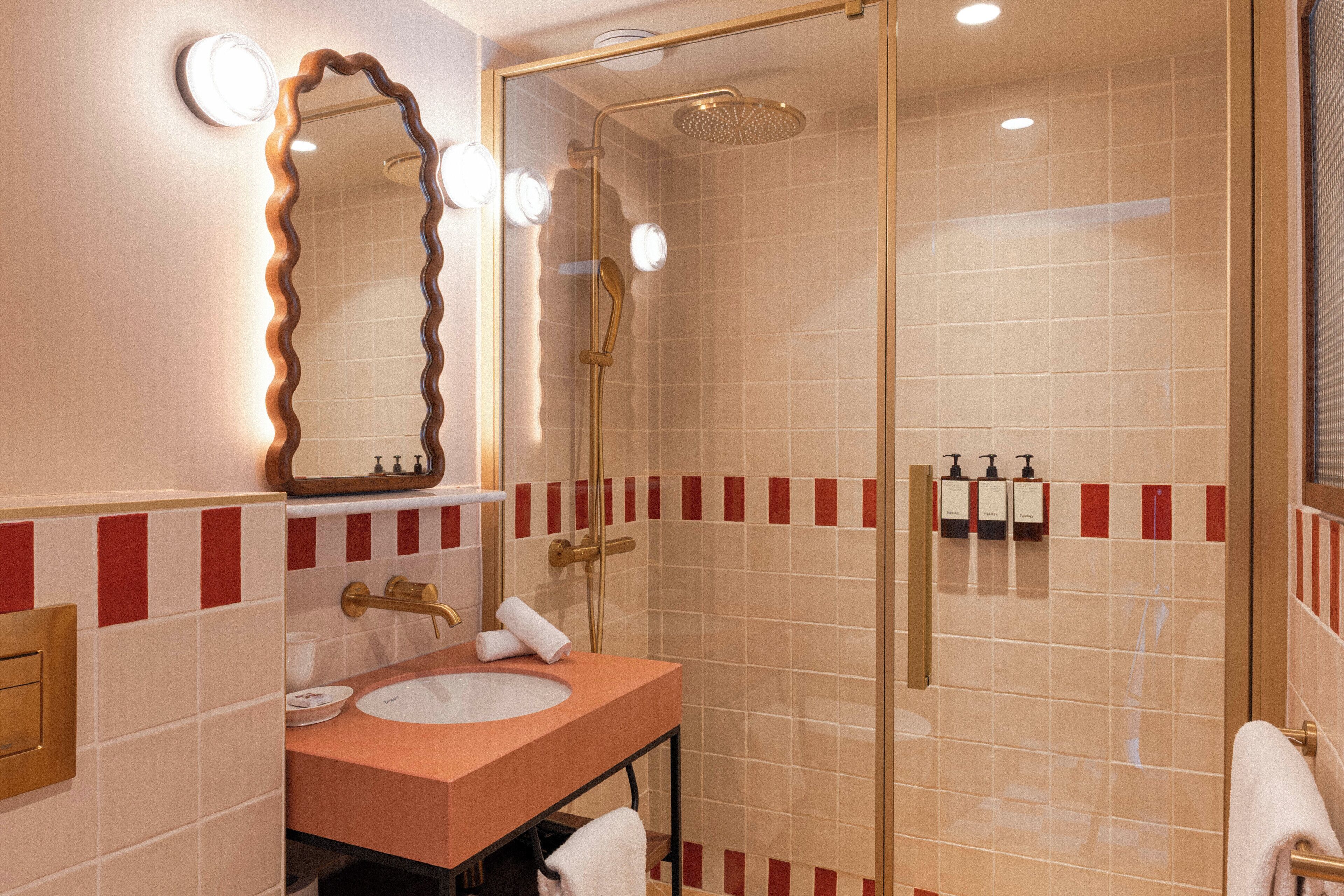 La Signature Terrasse | Salle de bain | Douche, sèche-cheveux, serviettes fournies, savon