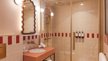 La Signature Terrasse | Salle de bain | Douche, sèche-cheveux, serviettes fournies, savon