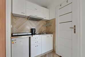 Departamento Confort | Cocineta privada | Cafetera y tetera y tetera eléctrica 