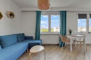 Estudio clásico | Ropa de cama hipoalergénica y tabla de planchar con plancha 