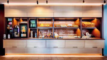 Tägliches Frühstücksbuffet (13.90 EUR pro Person)