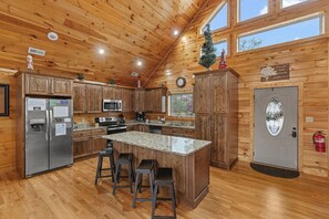 Køleskab, mikrobølgeovn, ovn, kogeplade