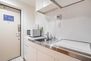 Batterie de cuisine, vaisselle et ustensiles