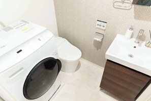 Shower, hair dryer, shampoo - ＃201 2021年新築 最大4名/スカイツリー徒歩圏内/浅草駅8分/本所吾妻橋駅3分/空港まで便利 (Sumida City)