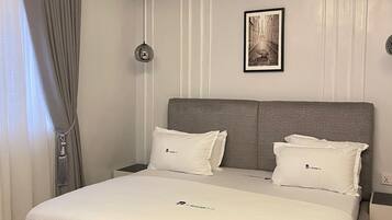 Desk, laptop workspace, free WiFi