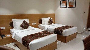 Habitación económica con 1 cama matrimonial o 2 individuales | Escritorio, espacio para trabajar con laptop y wifi gratis 