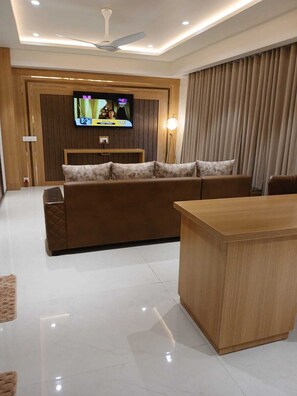 ห้องลักซ์ชัวรี่สวีท | โต๊ะทำงาน, พื้นที่ทำงานแบบใช้แล็ปท็อป, Wi-Fi ฟรี