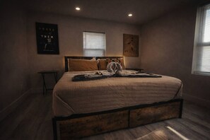 Desk, iron/ironing board, WiFi, bed sheets