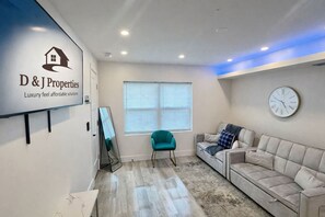 Interior - Wavecrest Retreat (Near Strip & Beach) (Daytona Beach)