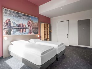 Desk, free WiFi - B&B Hotel Stralsund (Stralsund)