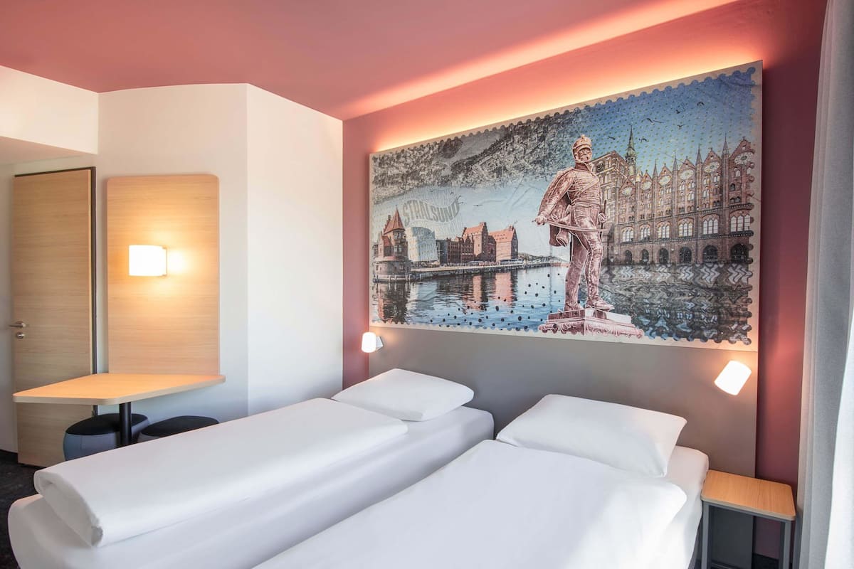 Twin Room | Desk, free WiFi