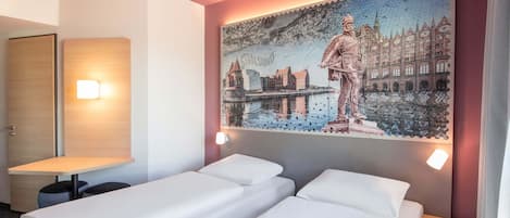 Twin Room | Desk, free WiFi