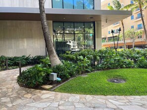 المنطقة المحيطة بالمنشأة