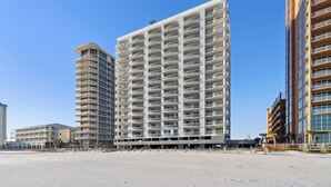 A high-rise hotel with multiple balconies, a flat roof, and a beach view. - Island Royale 403 by Liquid Life (Gulf Shores)