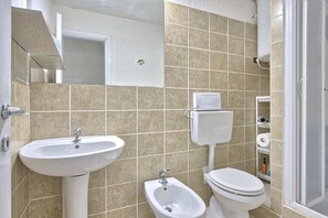 Asciugacapelli, asciugamani, carta igienica