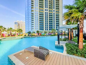 Kolam renang terbuka 