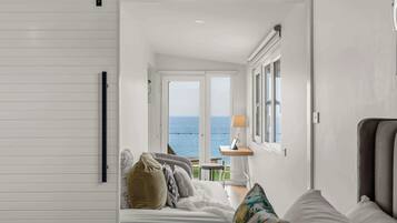 3 bedrooms, desk, iron/ironing board, travel crib