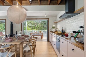 ثلاجة، ميكروويف، فرن، موقد طهي مسطح