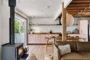 TV, fireplace - Coastal Soul at Narrawallee (Narrawallee)