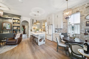 Interior - The Classy Cottage at Selah - 2 Bedrooms 2 Bathrooms - Close to OU Campus (Norman)