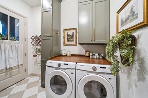 Interior - The Classy Cottage at Selah - 2 Bedrooms 2 Bathrooms - Close to OU Campus (Norman)