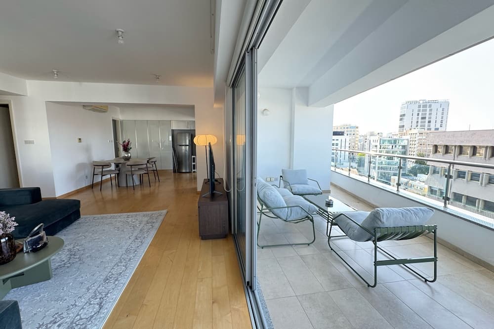 Balcony Views - Specious 2 BR Flat