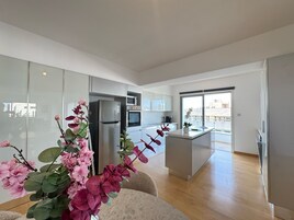 Iron/ironing board, free WiFi