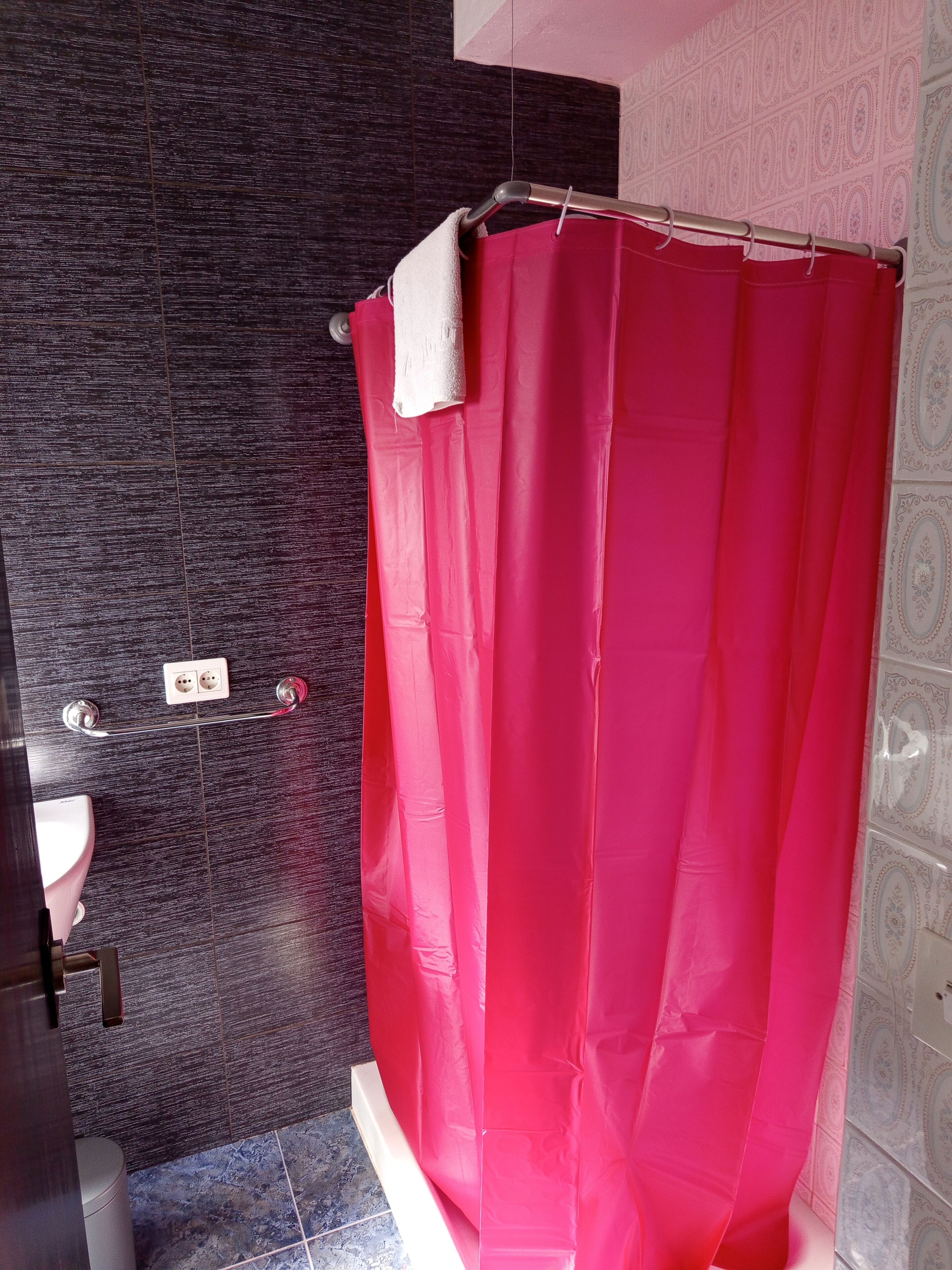 تجهيزات دش، مناشف، صابون، شامبو