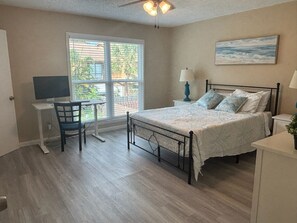 2 soverom, skrivebord, wi-fi (inkludert) og sengetøy