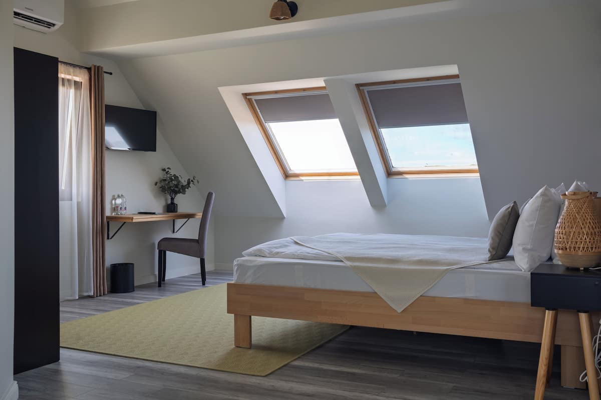 Apartment, Mountain View | Minibar, in-room safe, desk, laptop workspace