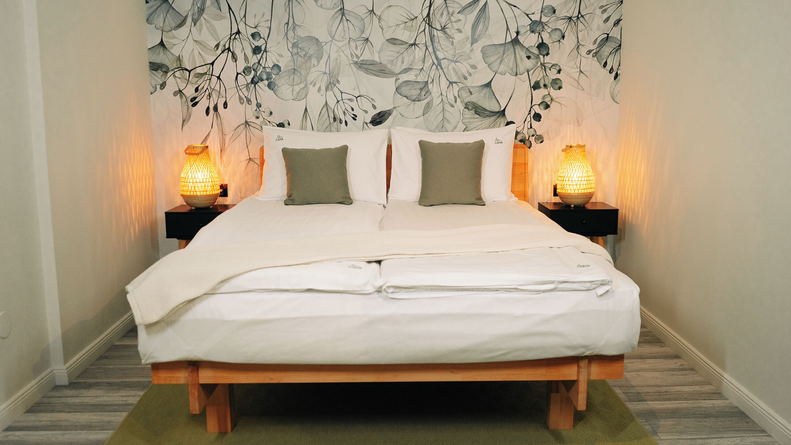 雙人房 | 迷你吧、房內夾萬、書桌、手提電腦工作空間