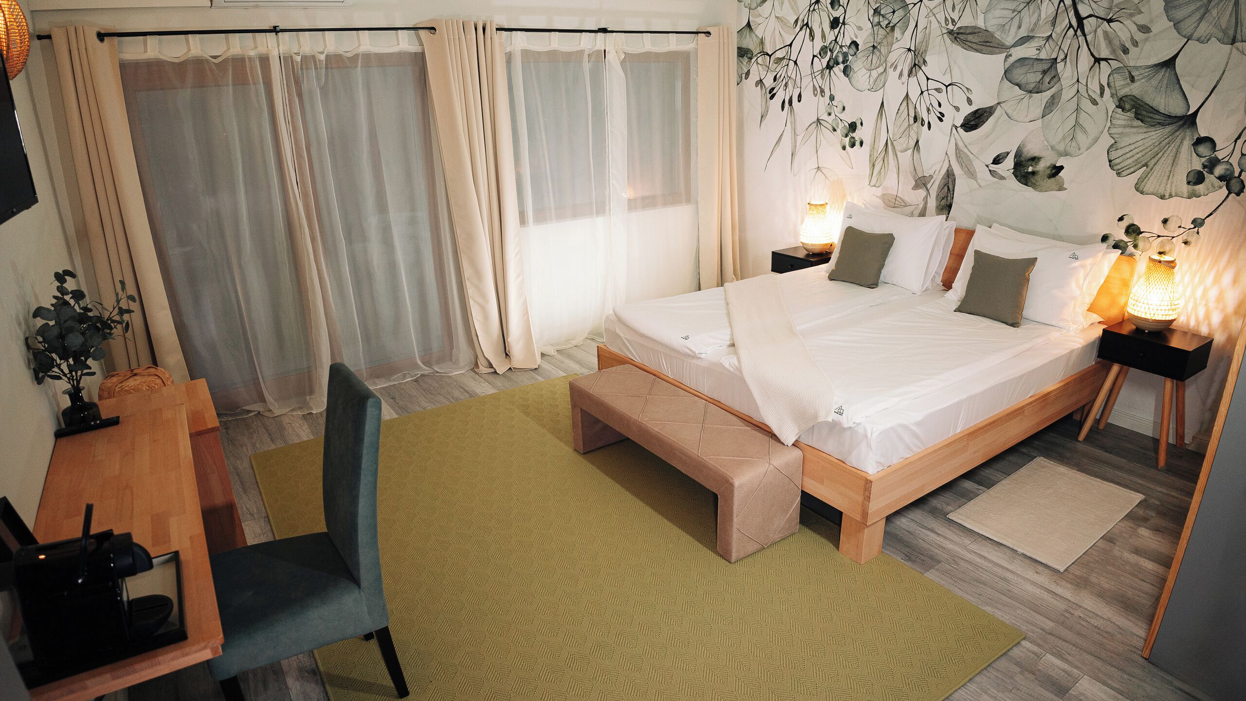 Míníbar, öryggishólf í herbergi, skrifborð, vinnuaðstaða fyrir fartölvur