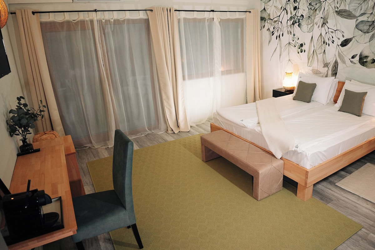 Míníbar, öryggishólf í herbergi, skrifborð, vinnuaðstaða fyrir fartölvur