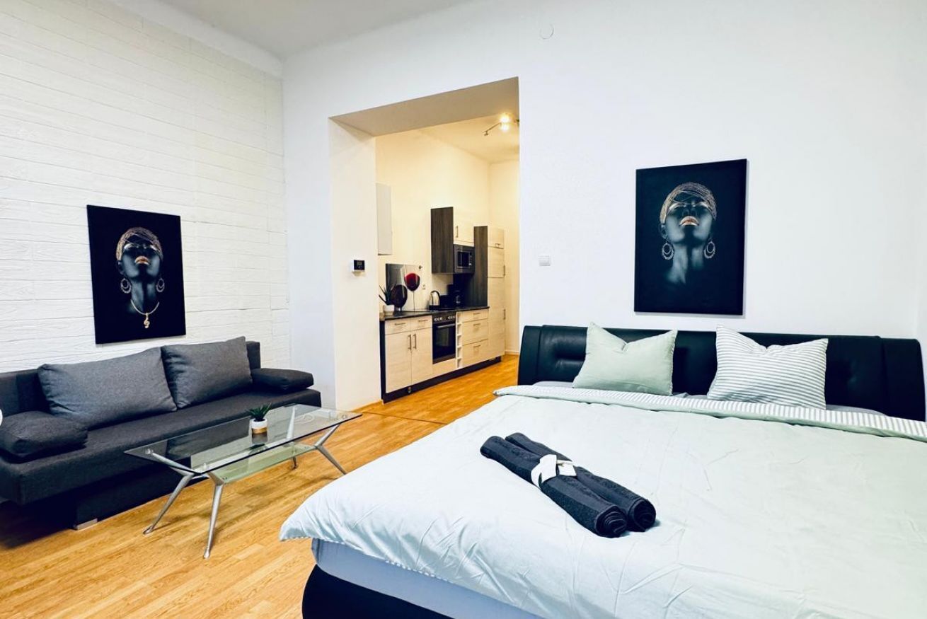 2 bedrooms, iron/ironing board, bed sheets