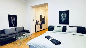 2 bedrooms, iron/ironing board, bed sheets