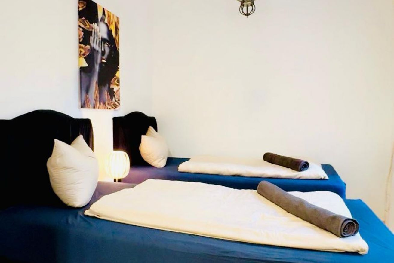 2 bedrooms, iron/ironing board, bed sheets