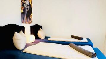 2 bedrooms, iron/ironing board, bed sheets