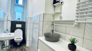 Haartrockner, Handtücher, Seife, Shampoo