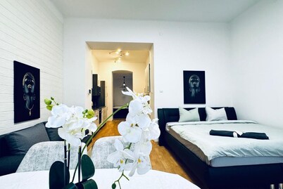 Lovely 2BR for 5 | Peaceful & Central Stay