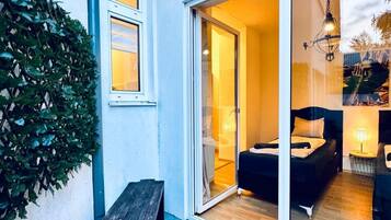 2 bedrooms, iron/ironing board, bed sheets