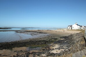 Exterior - The Swell by Guestz (Rhosneigr)