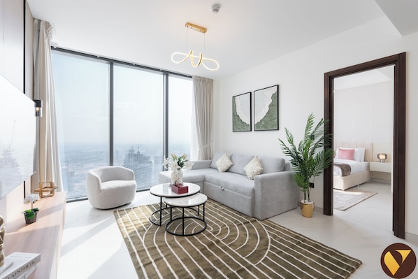 Luxury Apartment, Balcony, Harbour View | Iron/ironing board, cots/infant beds, free WiFi, bed sheets