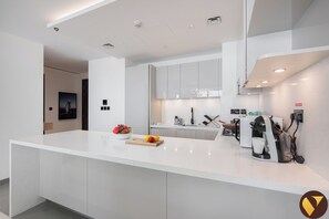 Luxury-Apartment, Balkon, Hafenblick | Bügeleisen/Bügelbrett, Babybetten, kostenloses WLAN, Bettwäsche